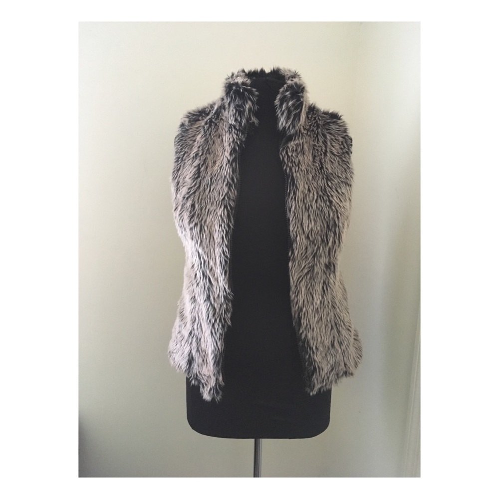 📣📣Host Pick!! 📣📣 Faux Fur Retro-Inspired Vest